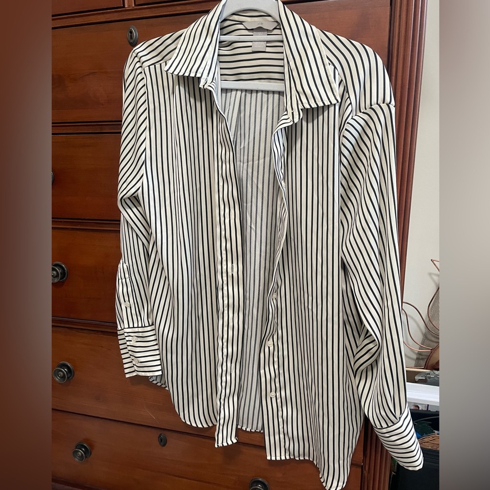 H&M Silky Collared White & Black Striped V-Neck Blouse/Button Down